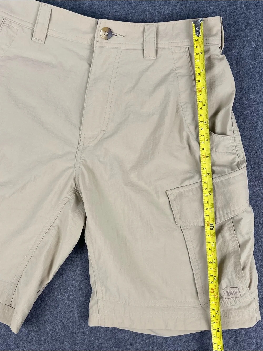 REI Shorts Mens M 30x9 Tan Sahara Cargo Shorts Hybrid Hiking Camping Quick Dry